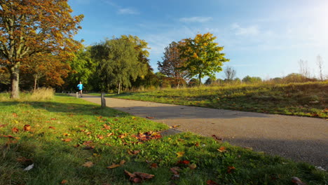 corredor hombre corriendo al aire libre en el parque