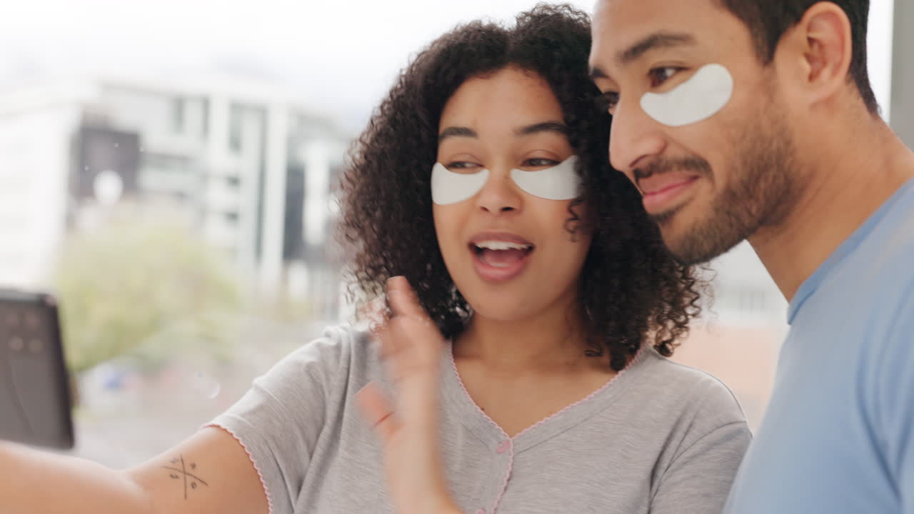 teléfono de transmisión en vivo, beso de pareja