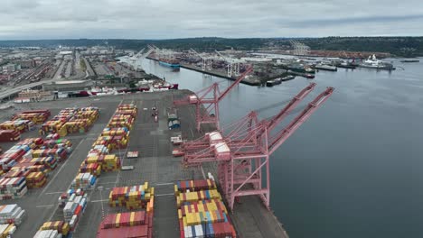 Aerial-view-of-the-Port-of-Seattle-at-a-standstill,-waiting-for-the-next-cargo-shipment-to-come-in