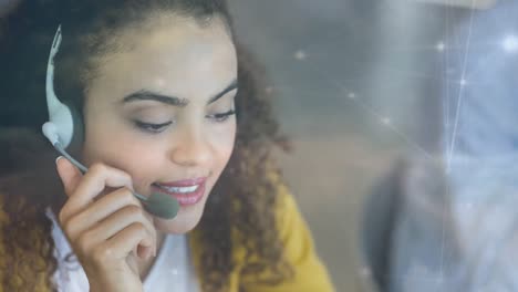 Frau-Arbeitet-Im-Callcenter