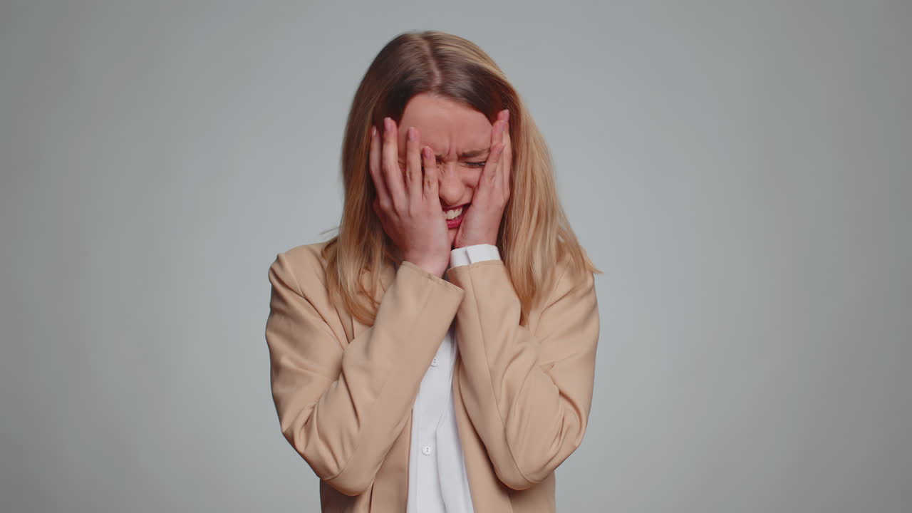 Woman screams stress tension problem feel horror hopelessness fear surprise shock expresses rage