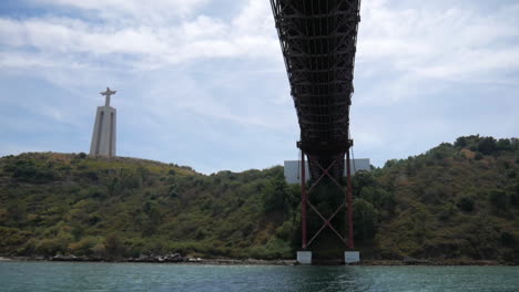 driving under the ponte 25 de abril