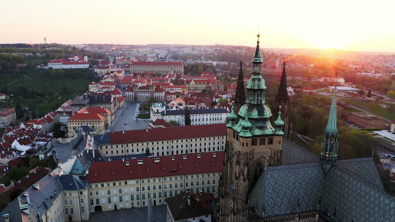 Vista aerea di Praga al tramonto