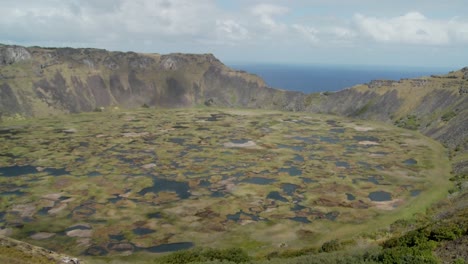 lapso de tiempo a través de un cráter de cono volcánico en la isla de pascua 2