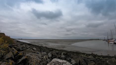 Zeitraffer-Im-Hafen-Von-Langeoog,-Deutschland