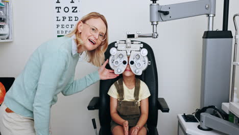 Examen-De-La-Vista,-Optometría-Y-Mujer-Con-Niño