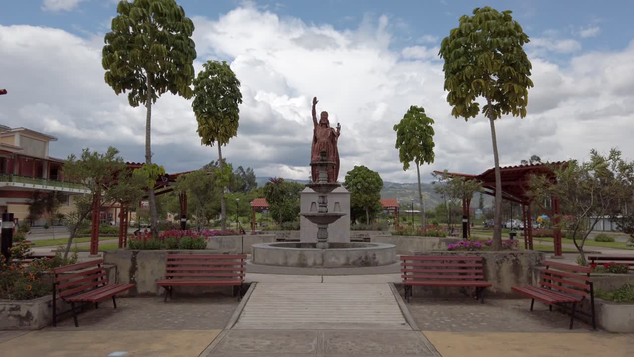 Tourist Sightseeing Inca Emperor Atahualpa Statue In Peru, Hyperlapse