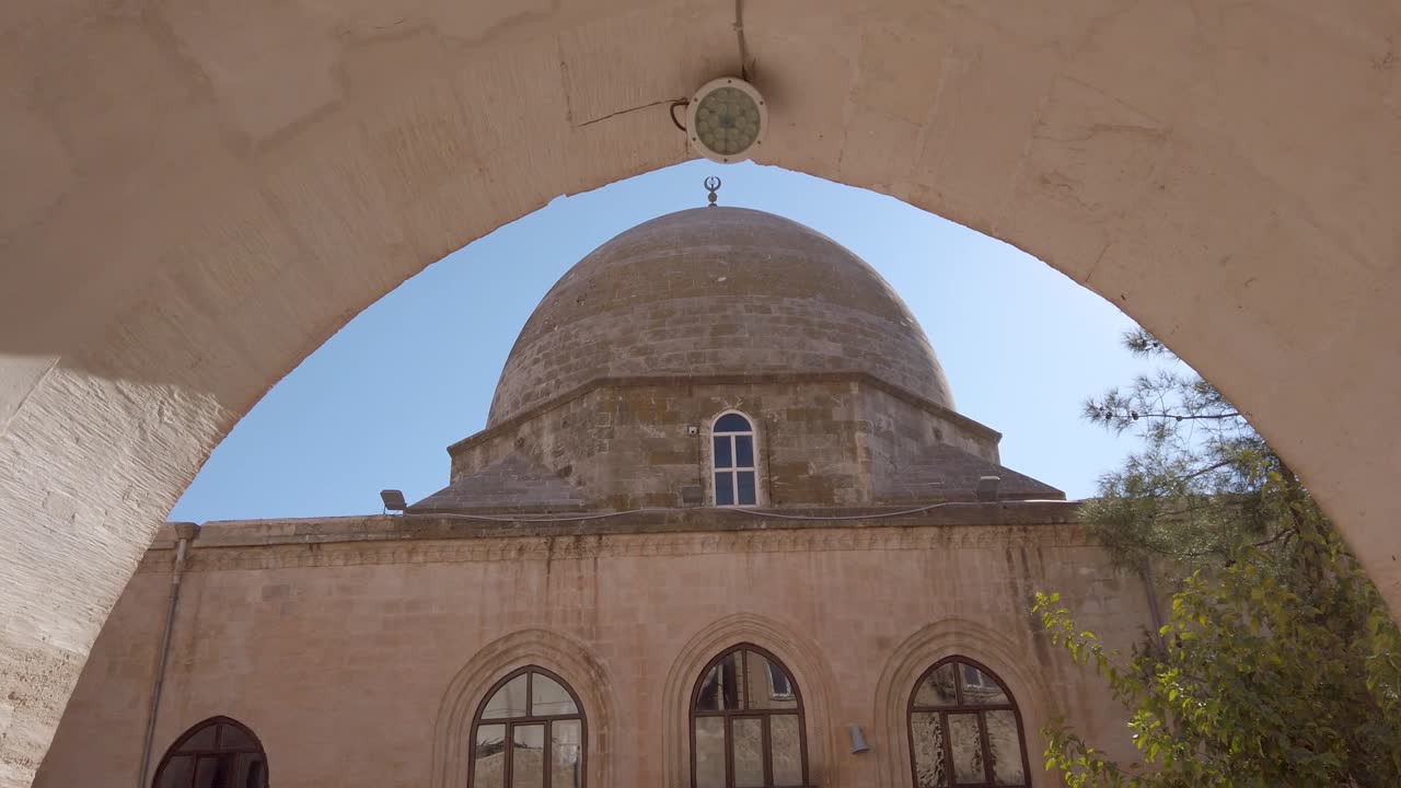 mezquita sehidiye y su cúpula, mardin, turquía