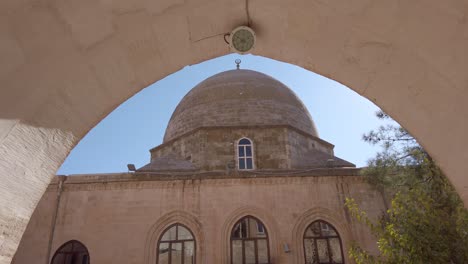 meczet sehidiye i jego kopuła, mardin, turcja