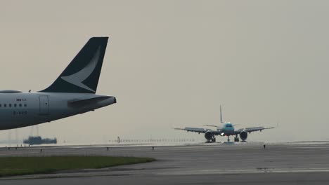 cathay pacific airbus a321neo landing and taking off