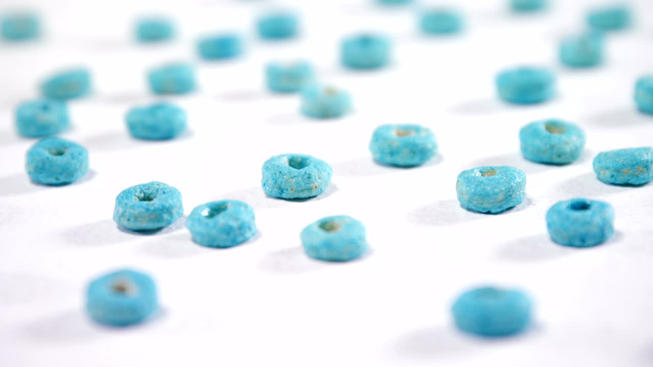 ⁇ 색 배경 에 배열 된 프루트 루프 4k