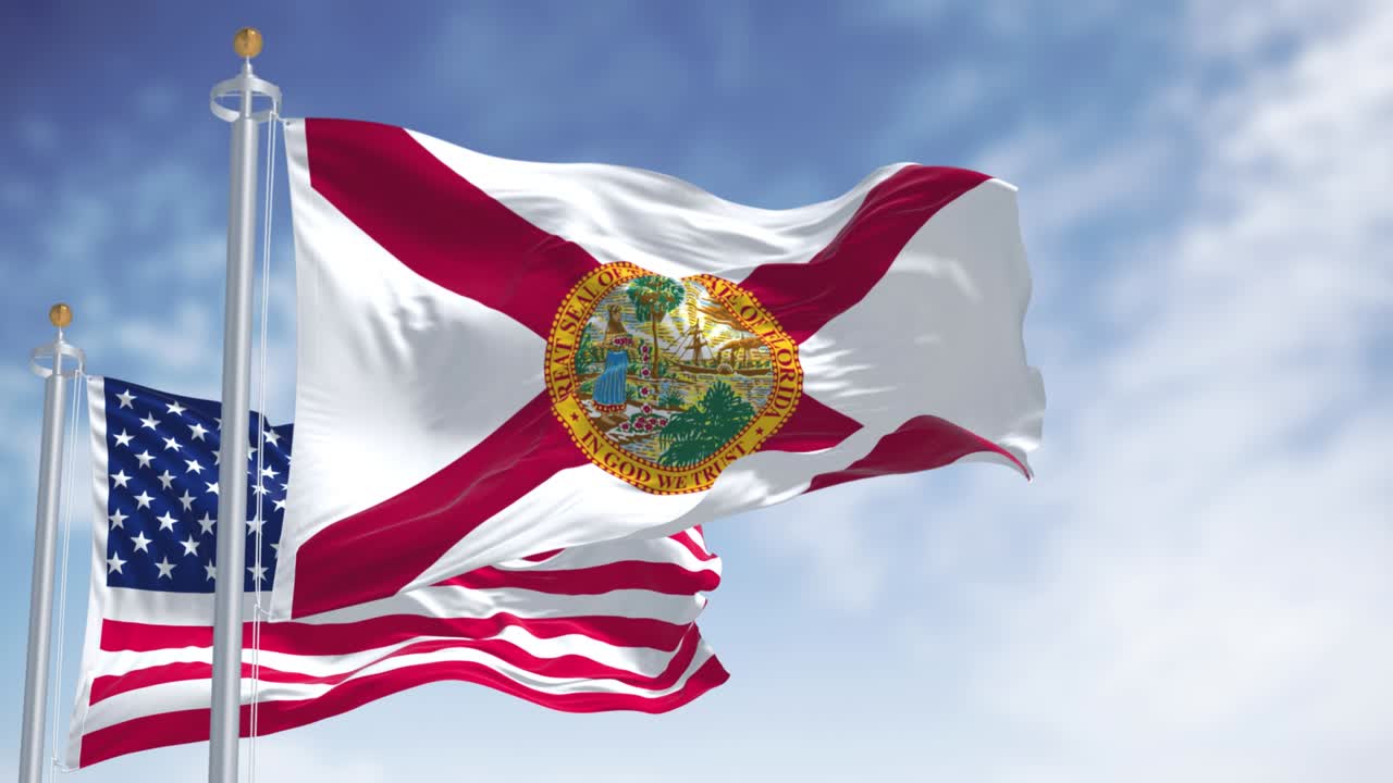 플로리다 주 발은 미국 국기와 함께 흔들리고 있습니다.