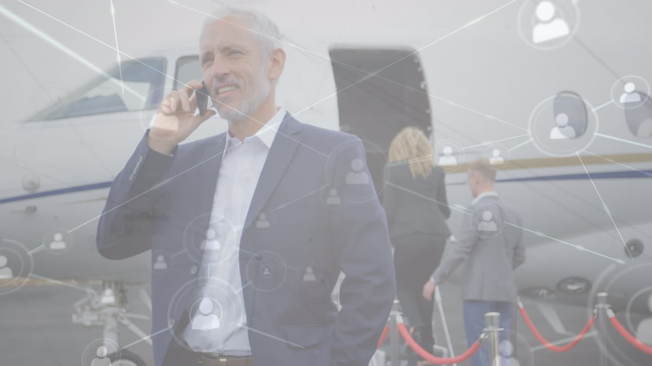 animación de la red de conexiones sobre personas de negocios en el aeropuerto
