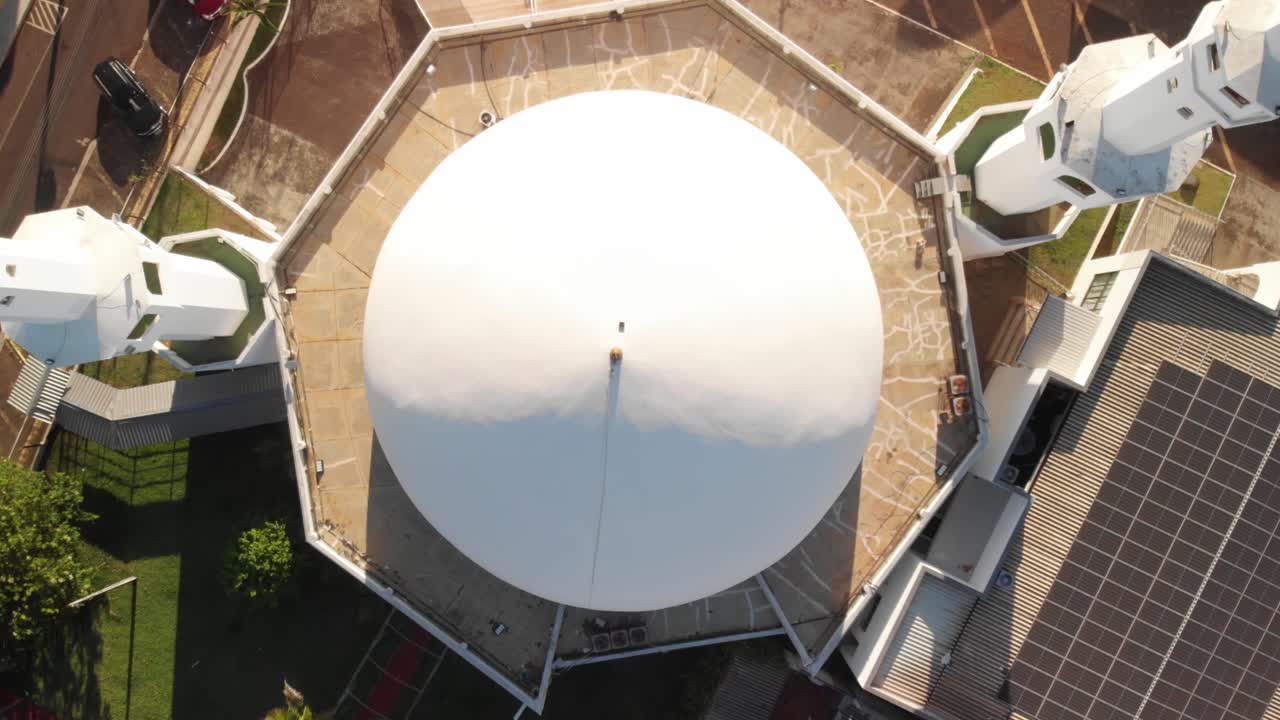 toma aérea a lo largo del templo musulmán