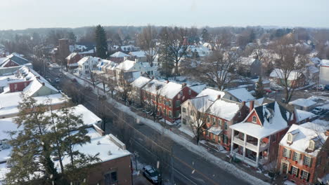 Está-Nevando-En-Un-Pequeño-Pueblo-De-América