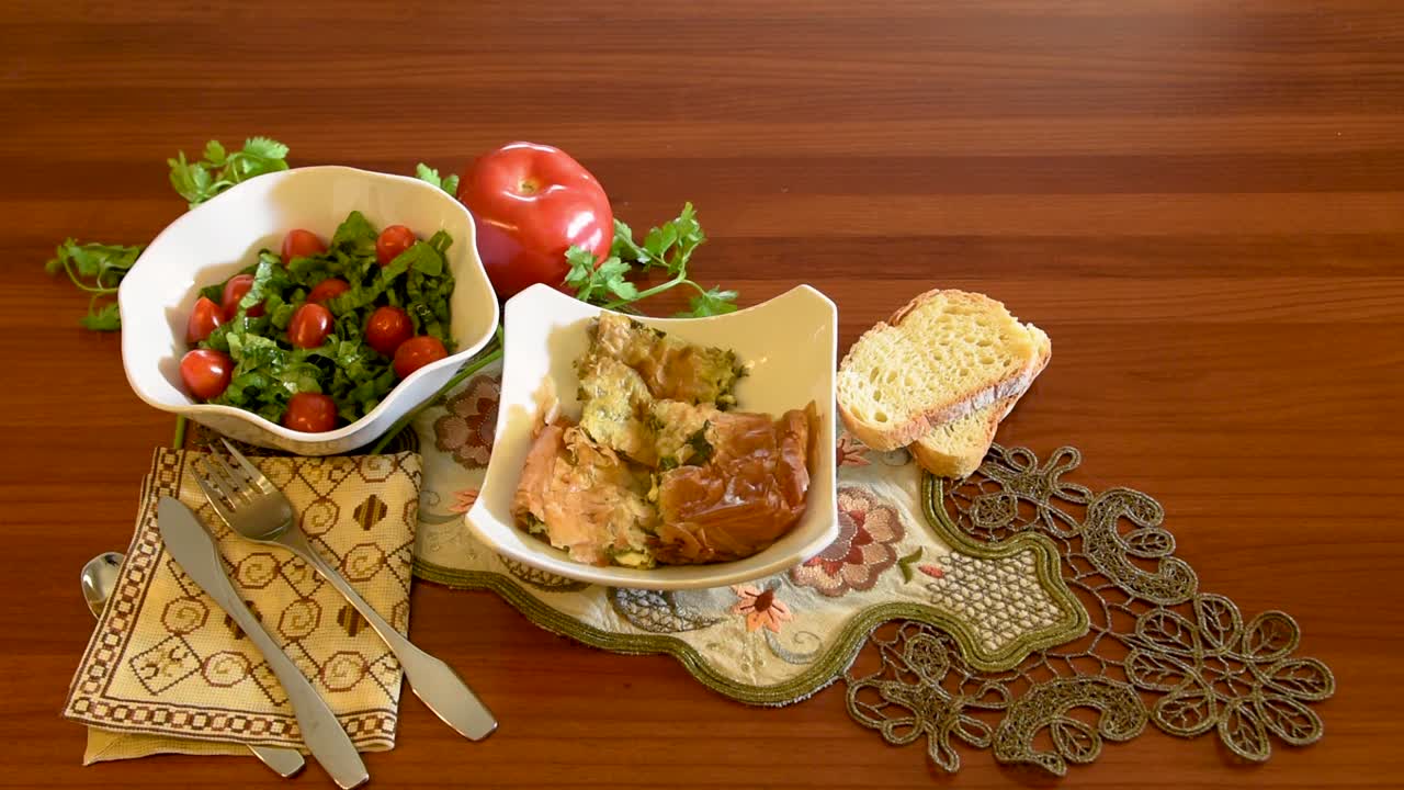 cocina mediterránea saludable, concepto de tres platos para el almuerzo o la cena