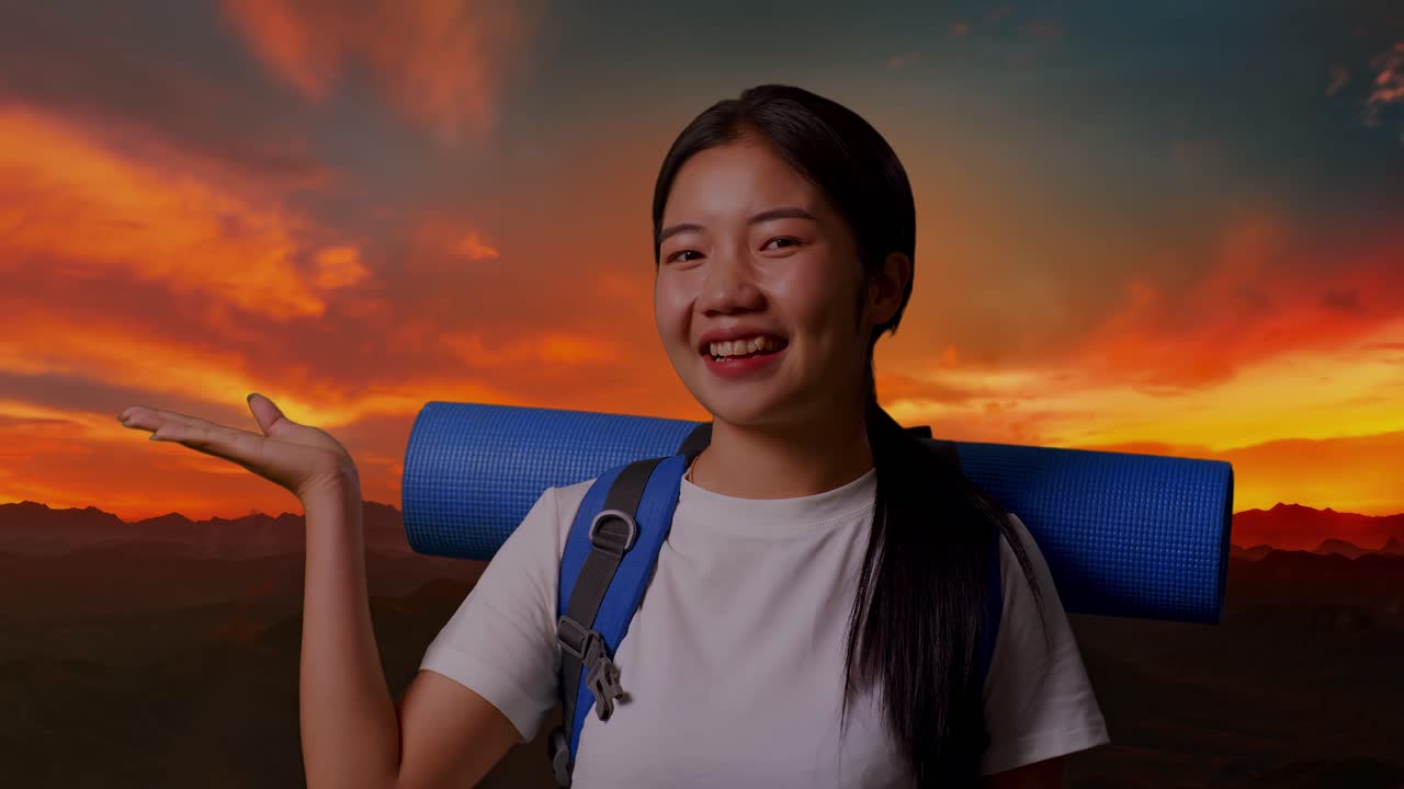 해가 지면 산책 하는 여자