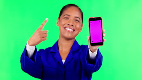 teléfono, señalando y mujer de construcción en verde