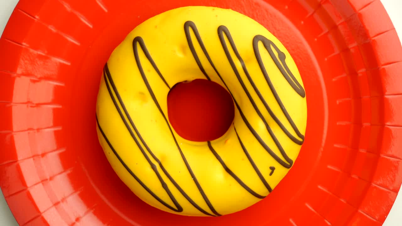 el donut está vidriado de cerca, con un bucle sin costuras.