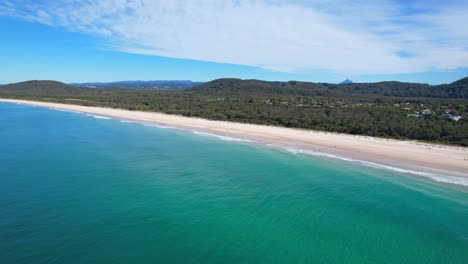 Un-Día-Perfecto-En-La-Playa-De-Cabarita,-Tweed-Shire,-Bogangar,-Ríos-Del-Norte,-Nueva-Gales-Del-Sur,-Toma-Aérea-De-Australia