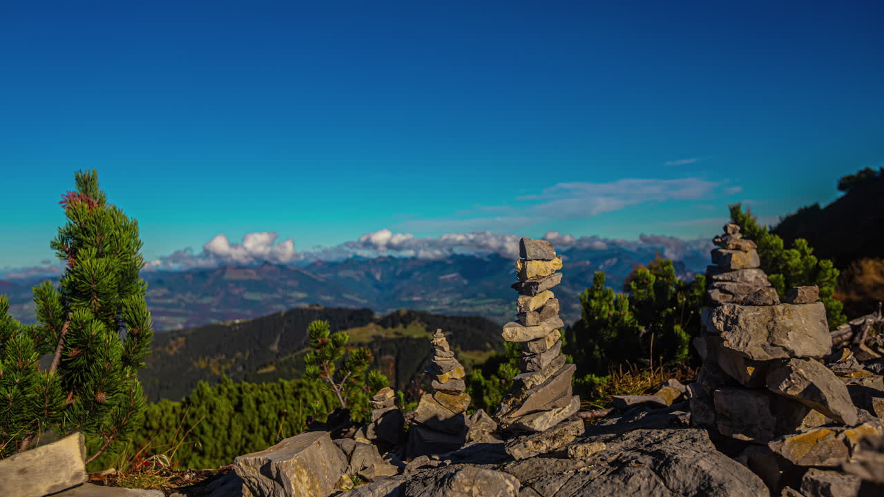 formación de arte de piedra y vista desde el nido de águila en austria, vista estática