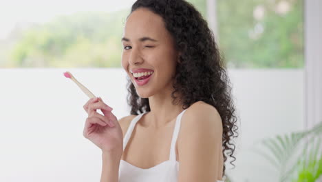 higiene dental, cara y mujer con un cepillo de dientes