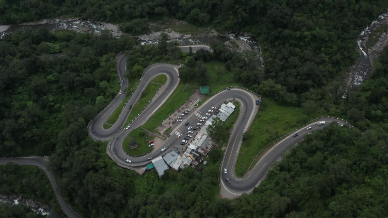 드론 - 구불구불한 도로, 타피 델 발레, 투쿠만, 아르헨티나, 넓은 오버헤드