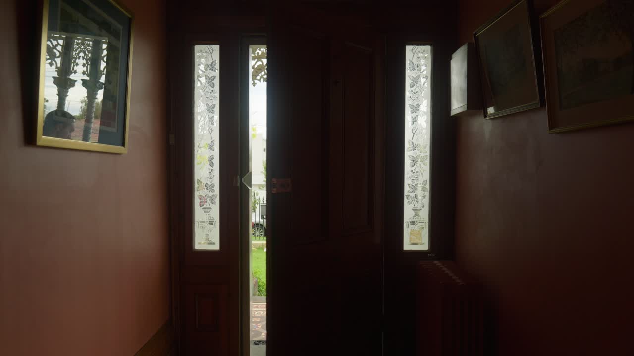 밖으로 나가면 새로운 가능성에 대한 문이 열립니다.