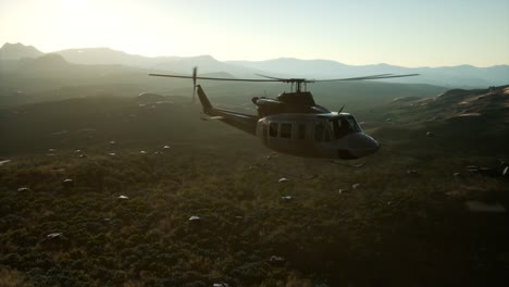 helicóptero militar de los estados unidos en vietnam.