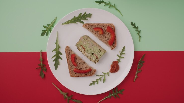 Appetitosi panini al paté con guarnizione