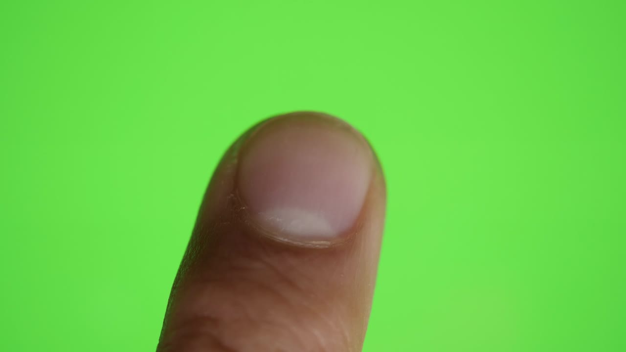 escaneo de huellas dactilares en pantalla de maqueta verde. teléfono móvil. escaneo de aprobación de identidad biométrica. seguridad cibernética dispositivo personal. escaneo biométrico de huella dactilar en pantalla verde. tecnología de huella digital.