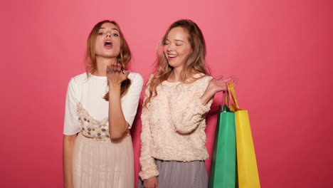 amigos de compras felices