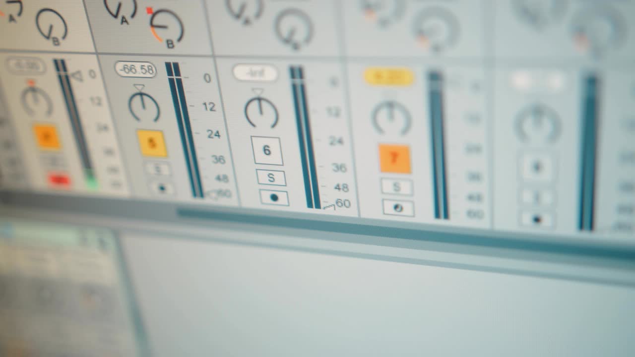 software de edición de sonido en la pantalla de la computadora