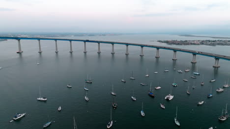 Puente-Coronado-Entre-El-Centro-De-San-Diego-Y-La-Isla-Coronado-Sobre-La-Bahía-De-San-Diego