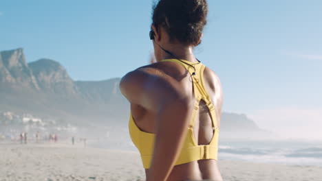 mujeres en forma, sanas y activas corriendo