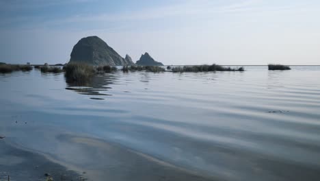 Chill-waves-with-a-rocky-mountain-on-the-background