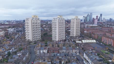 Tres-Grandes-Bloques-De-Viviendas-Municipales-De-Alta-Densidad-En-Stockwell,-Al-Suroeste-De-Londres.