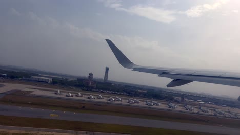 Flight-Path-from-Delhi-Airport-to-Srinagar-Skies