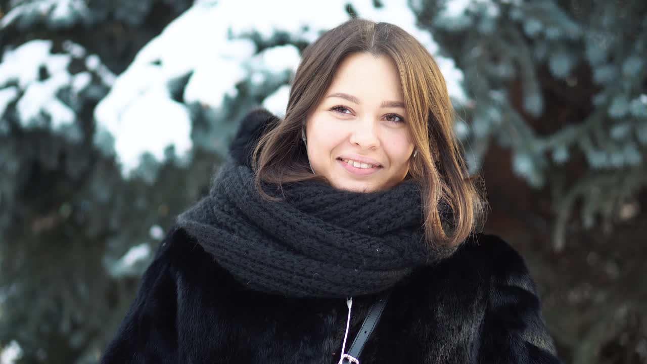 겨울 공원의 여자