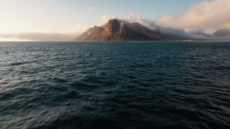 Península-Del-Pico-De-La-Montaña-Centinela-De-Ciudad-Del-Cabo