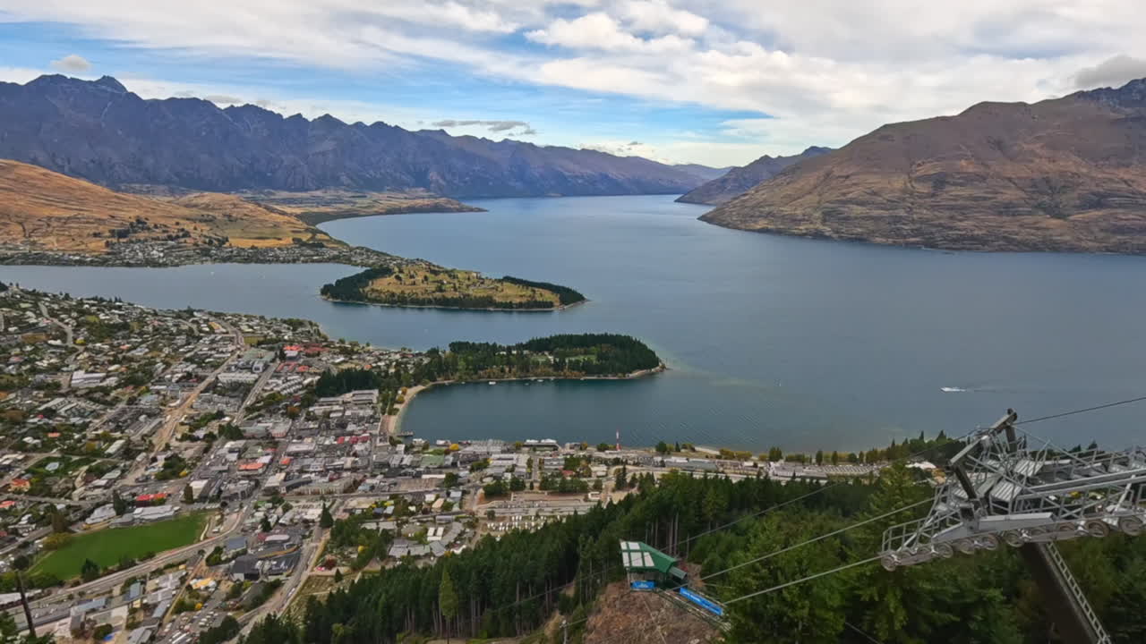 해안 도시, 즐랜드, 뉴질랜드의 공중 보를 설정합니다.