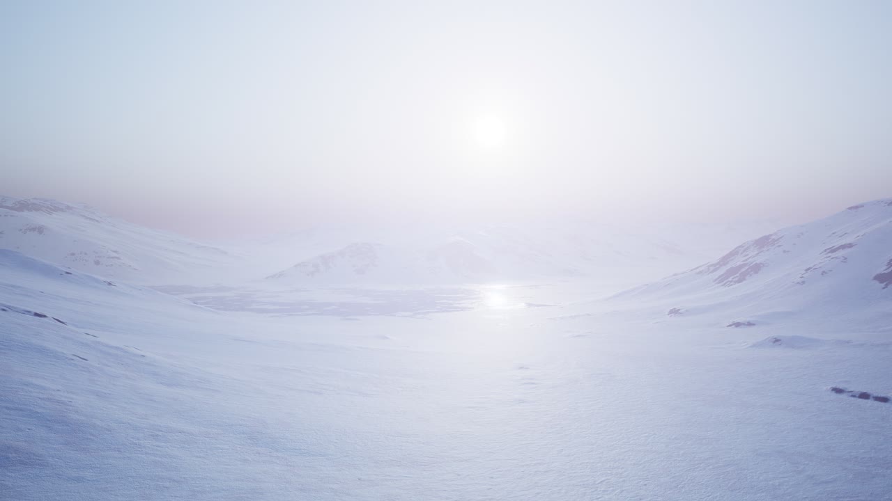 남극 의 눈  ⁇ 인 산 들 과 얼어붙은 해안 들 의 공중 풍경