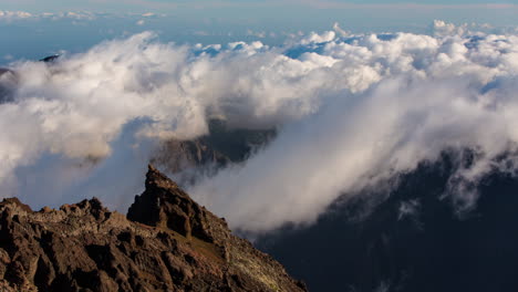 lapso de tiempo de transmisión de nubes por roque de los muchachos en la isla de la palma, españa