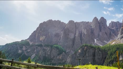 time-lapse-of-rocky-mountain-top-landscapes-of-famous-UNESCO-World-Heritage-site-in-Dolomites,-Italy-in-South-Tyrol