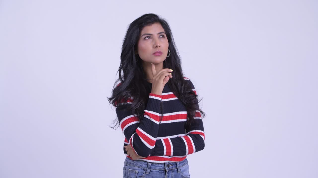 joven y hermosa mujer india