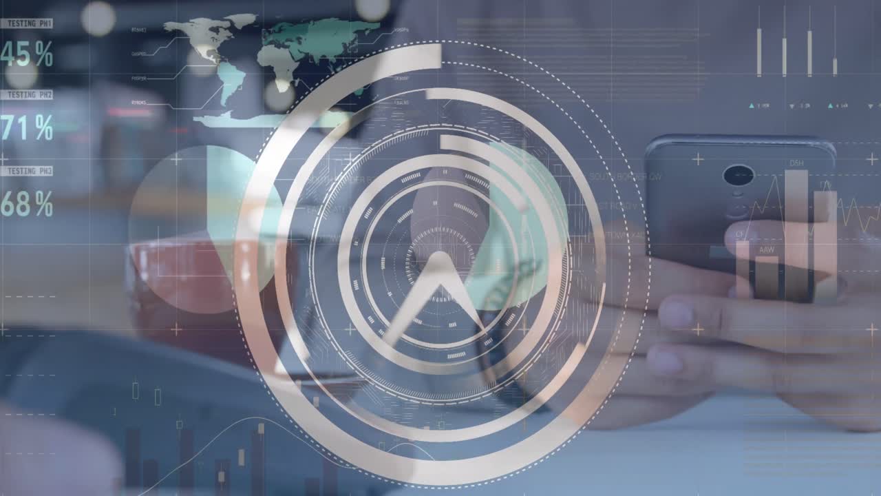 animación del reloj, estadísticas y procesamiento de datos financieros sobre el hombre caucásico usando teléfono inteligente