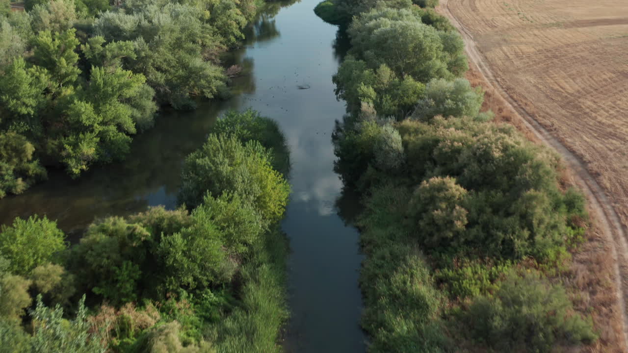 мадрид, испания - эль пикон де лос конехос пейзаж, съемка с беспилотного летательного аппарата