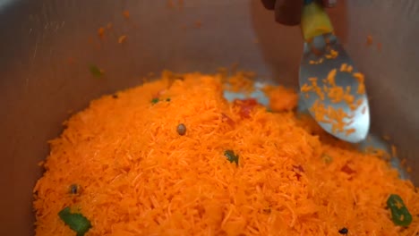 Arroz-Zarda,-Primer-Plano-De-Un-Plato-De-Arroz-Dulce-Indio-O-Pakistaní,-Comida-Asiática-Tradicional