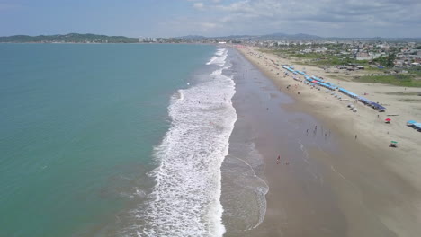 Disparo-De-Drones-Volando-Sobre-La-Playa-En-La-Ciudad-De-Playas-General-Villamil,-Ecuador-3