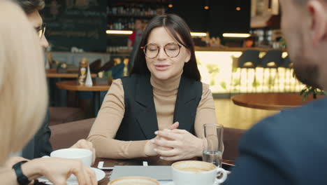 reunión de negocios en un café